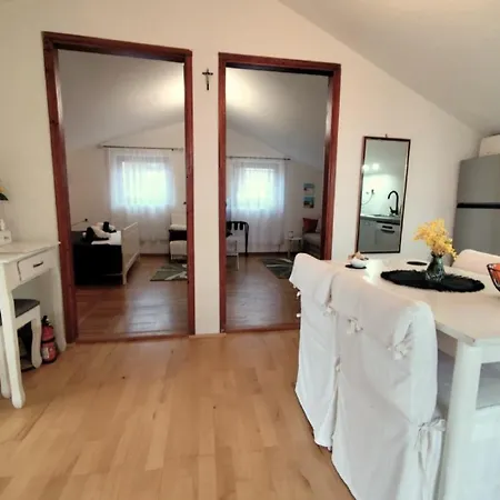 Apartman Mateo 2 Mit Meeresblick Und Mateo 1 Mit Gartenblick Selce